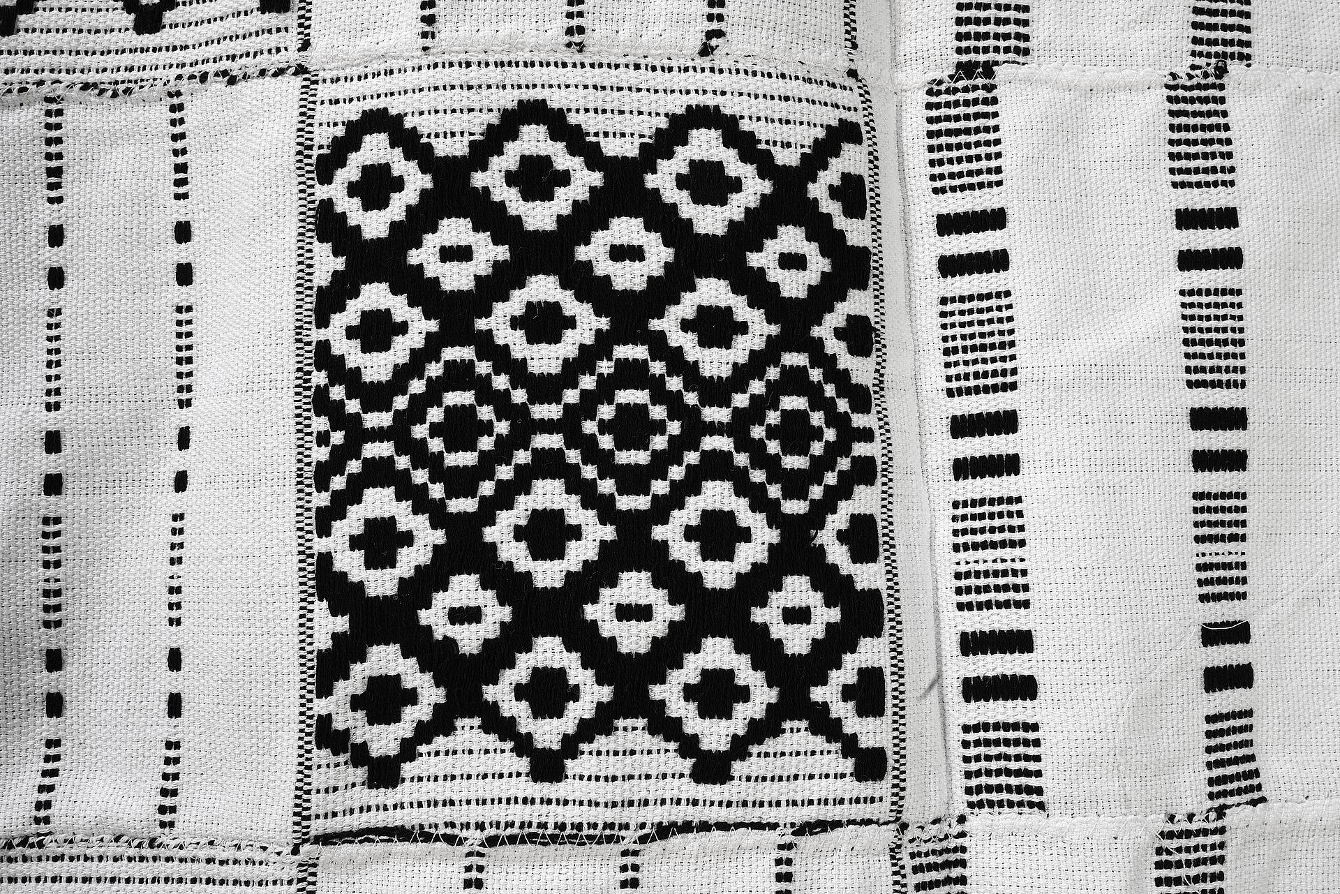 Black and white Kente cloth (10.07.1145) - Ethnic Design - Collection Reto  Zehnder